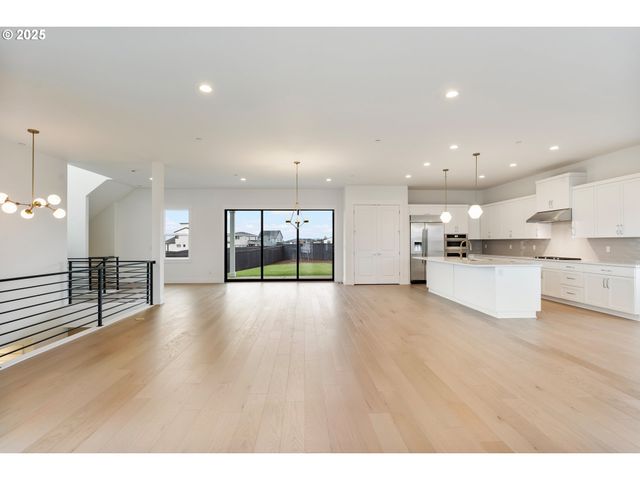 386 W FIR Loop, Washougal, WA 98671