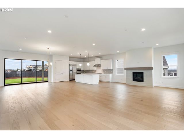 386 W FIR Loop, Washougal, WA 98671