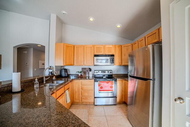 1428 W STONE MEADOW DR, West Jordan, UT 84088