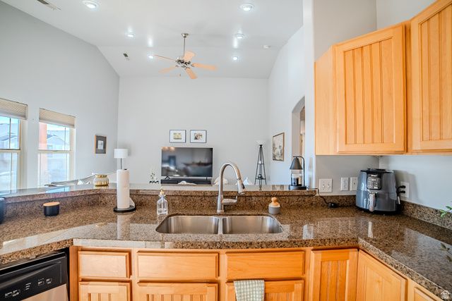 1428 W STONE MEADOW DR, West Jordan, UT 84088