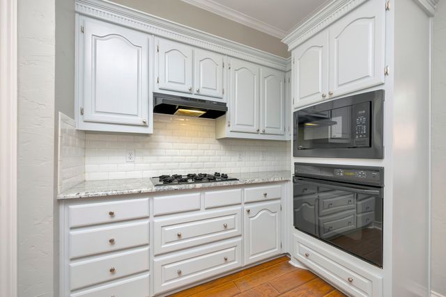 2400 Peach Blossom Court, Bedford, TX 76021