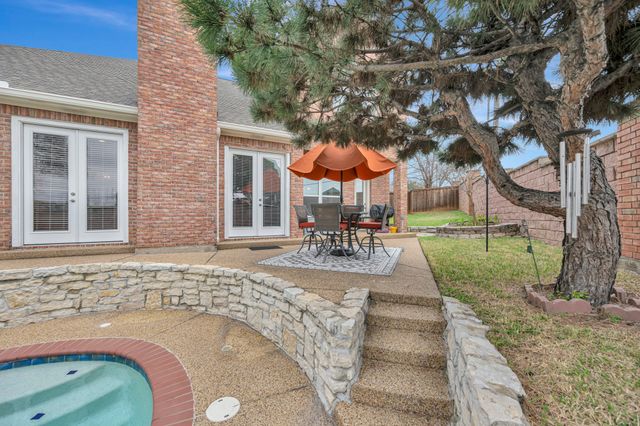 2400 Peach Blossom Court, Bedford, TX 76021