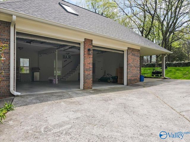 4818 Cove Creek Drive SE, Brownsboro, AL 35741