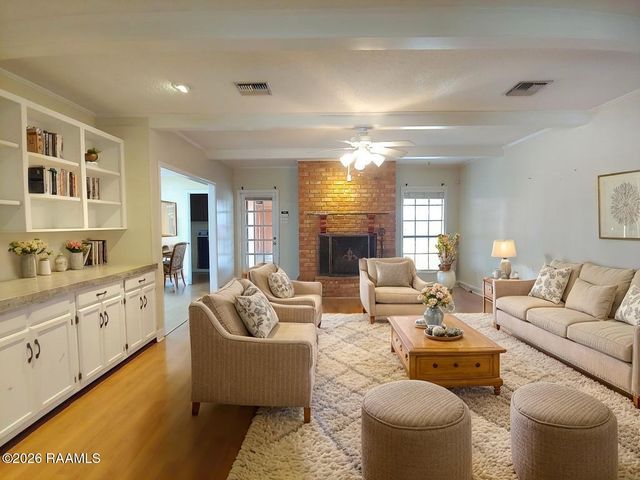 106 Pigeon Loop, Lafayette, LA 70508