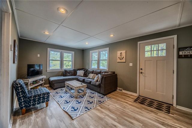 28253 W Cove Drive, Lincoln, MO 65338