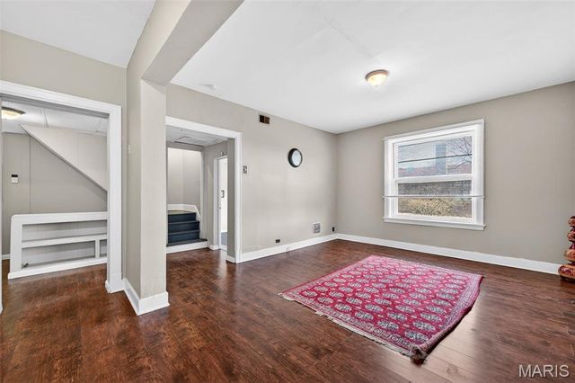 2048 Russell Boulevard, St Louis, MO 63104