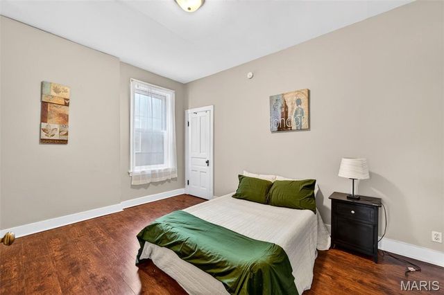 2048 Russell Boulevard, St Louis, MO 63104