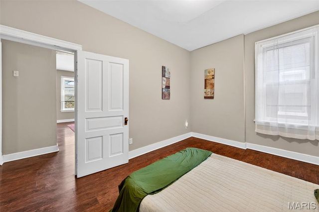 2048 Russell Boulevard, St Louis, MO 63104