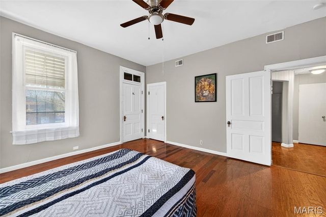 2048 Russell Boulevard, St Louis, MO 63104