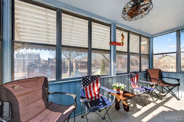 2048 Russell Boulevard, St Louis, MO 63104