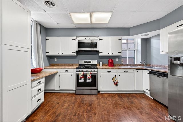 2048 Russell Boulevard, St Louis, MO 63104