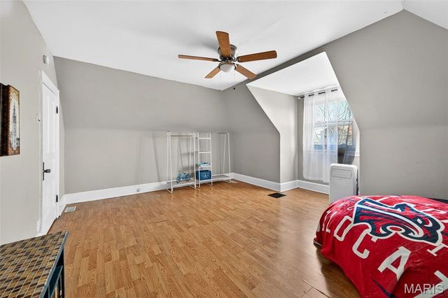 2048 Russell Boulevard, St Louis, MO 63104