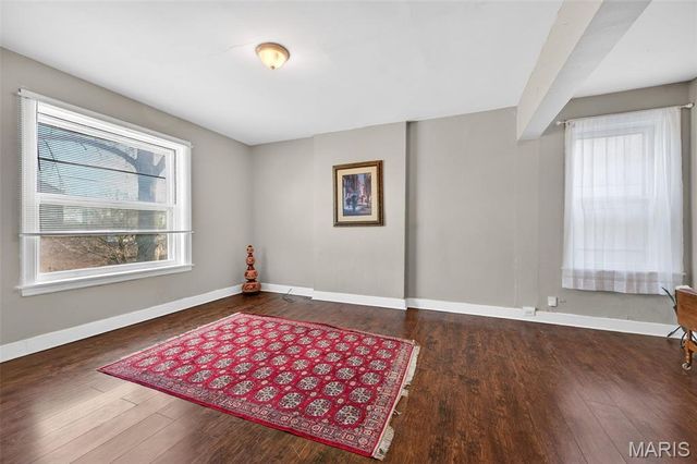 2048 Russell Boulevard, St Louis, MO 63104