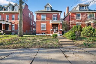 2048 Russell Boulevard, St Louis, MO 63104