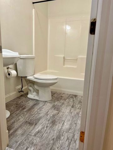 4R Chapel St A, Norwood, MA 02062