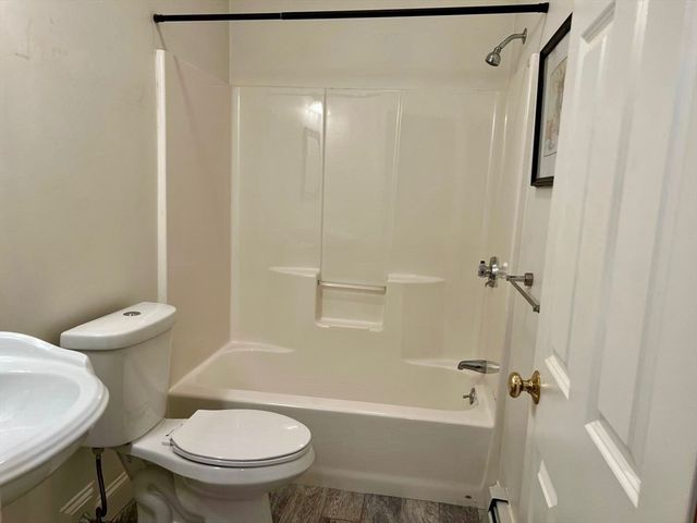 4R Chapel St A, Norwood, MA 02062