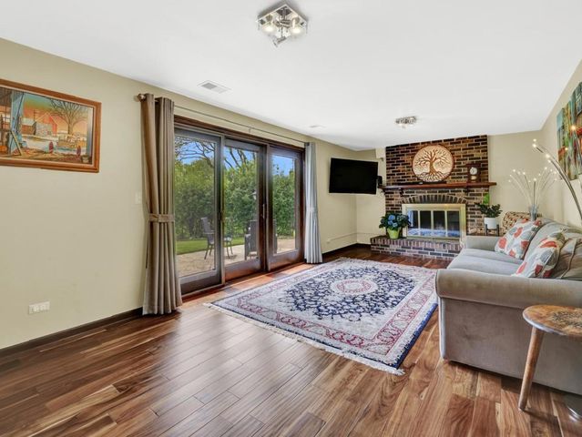 411 Arlington Avenue, Westmont, IL 60559