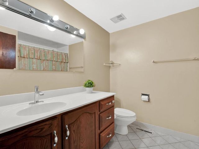 411 Arlington Avenue, Westmont, IL 60559