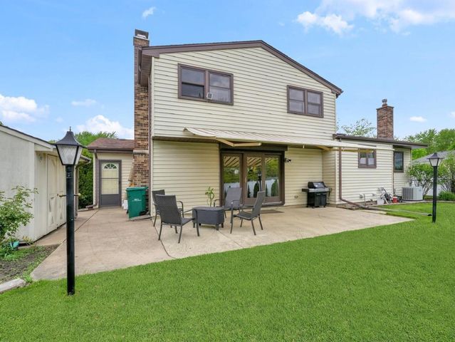 411 Arlington Avenue, Westmont, IL 60559
