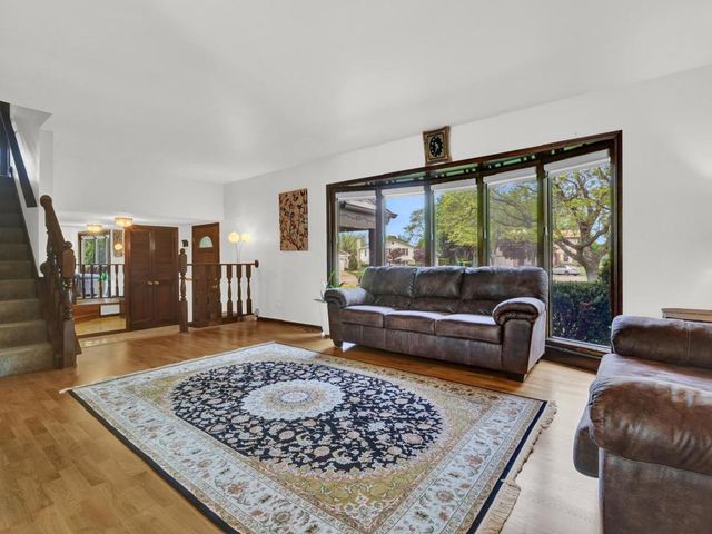 411 Arlington Avenue, Westmont, IL 60559