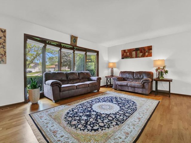 411 Arlington Avenue, Westmont, IL 60559