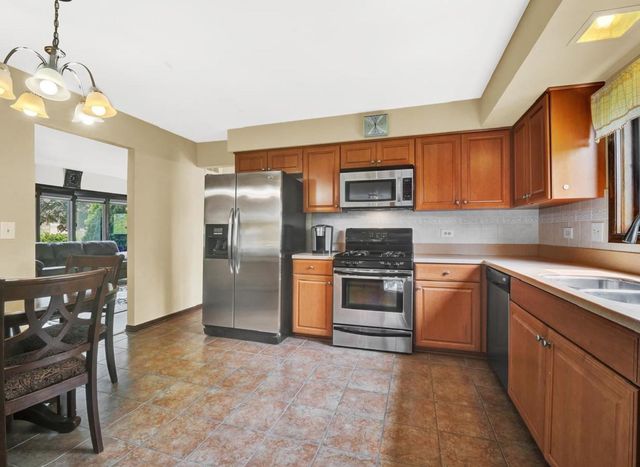 411 Arlington Avenue, Westmont, IL 60559