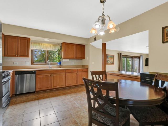 411 Arlington Avenue, Westmont, IL 60559