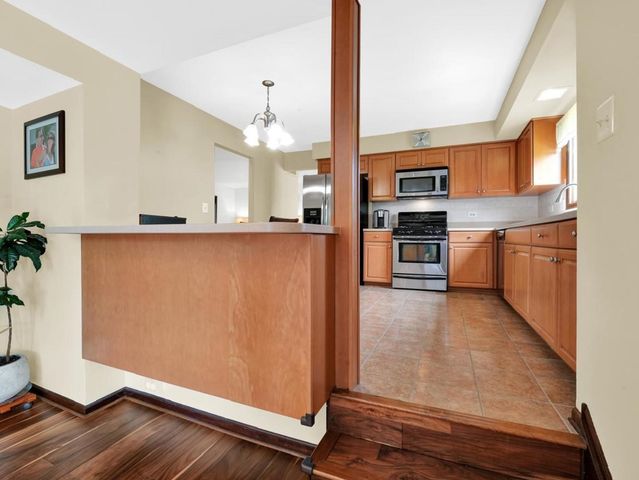 411 Arlington Avenue, Westmont, IL 60559