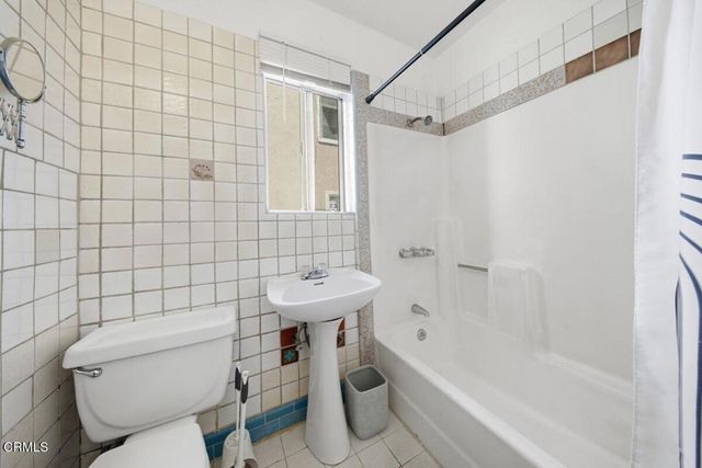 3214 Descanso Drive, Los Angeles, CA 90026