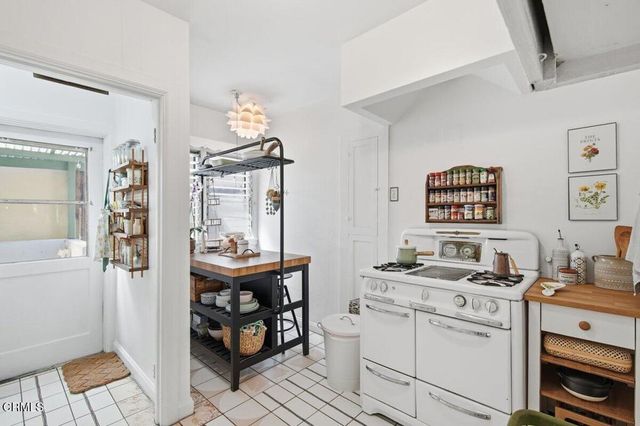 3214 Descanso Drive, Los Angeles, CA 90026