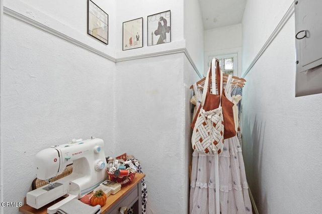 3214 Descanso Drive, Los Angeles, CA 90026
