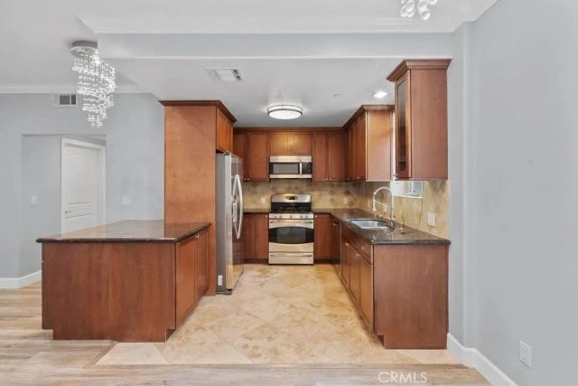 11280 La Maida Street 303, North Hollywood, CA 91601