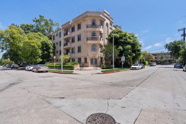 11280 La Maida Street 303, North Hollywood, CA 91601