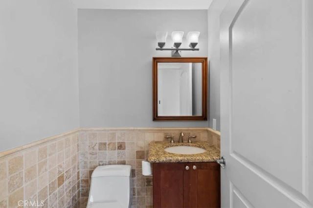 11280 La Maida Street 303, North Hollywood, CA 91601