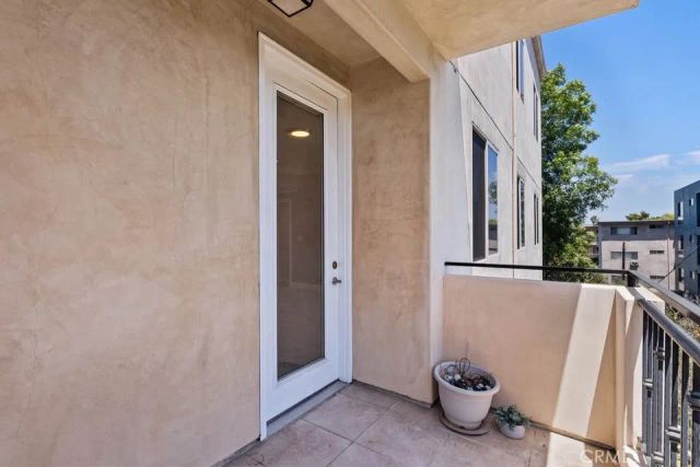 11280 La Maida Street 303, North Hollywood, CA 91601