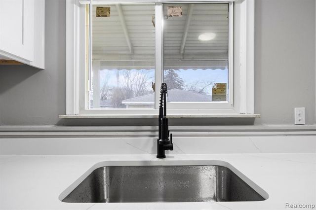 4452 Edgewood Street, Dearborn Heights, MI 48125