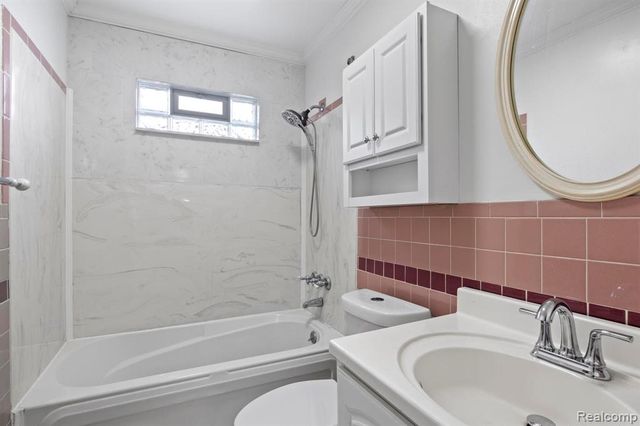 4452 Edgewood Street, Dearborn Heights, MI 48125