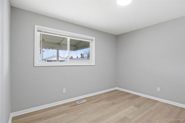 4452 Edgewood Street, Dearborn Heights, MI 48125