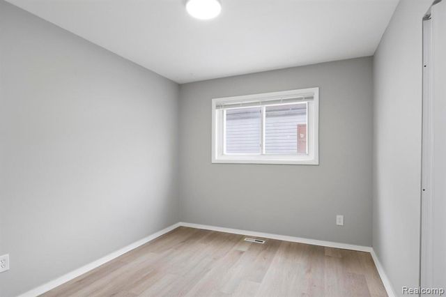 4452 Edgewood Street, Dearborn Heights, MI 48125