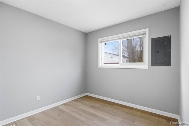 4452 Edgewood Street, Dearborn Heights, MI 48125