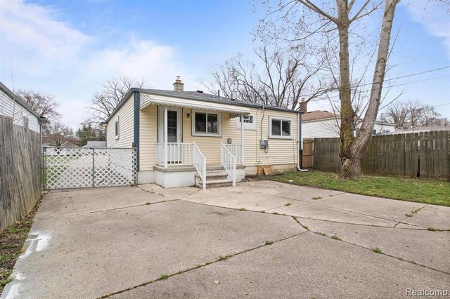 4452 Edgewood Street, Dearborn Heights, MI 48125