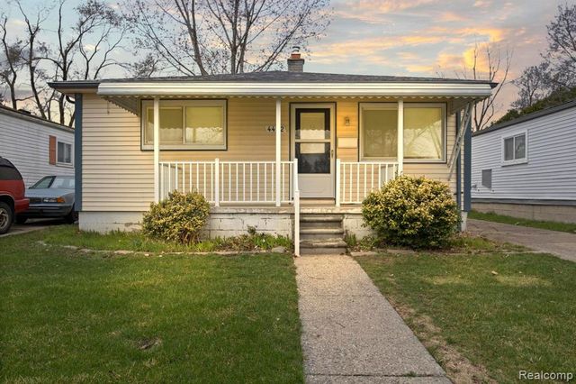 4452 Edgewood Street, Dearborn Heights, MI 48125