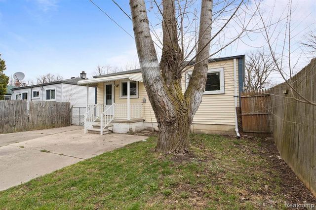 4452 Edgewood Street, Dearborn Heights, MI 48125