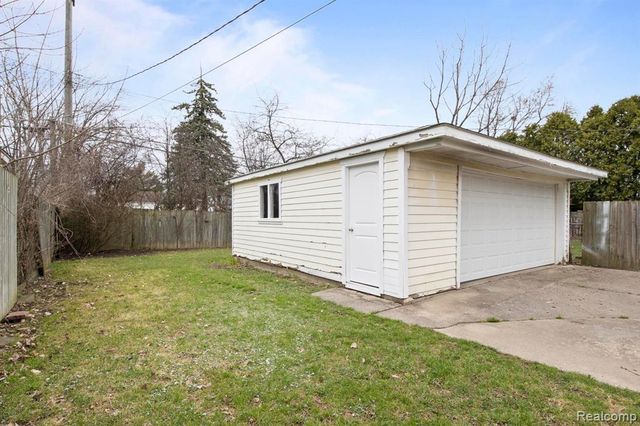 4452 Edgewood Street, Dearborn Heights, MI 48125