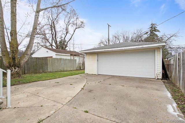 4452 Edgewood Street, Dearborn Heights, MI 48125