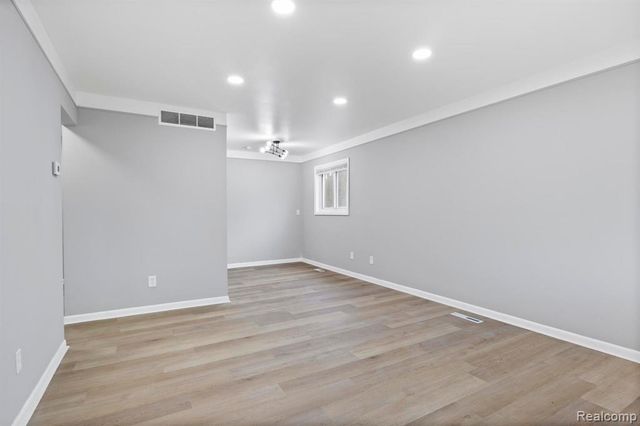 4452 Edgewood Street, Dearborn Heights, MI 48125
