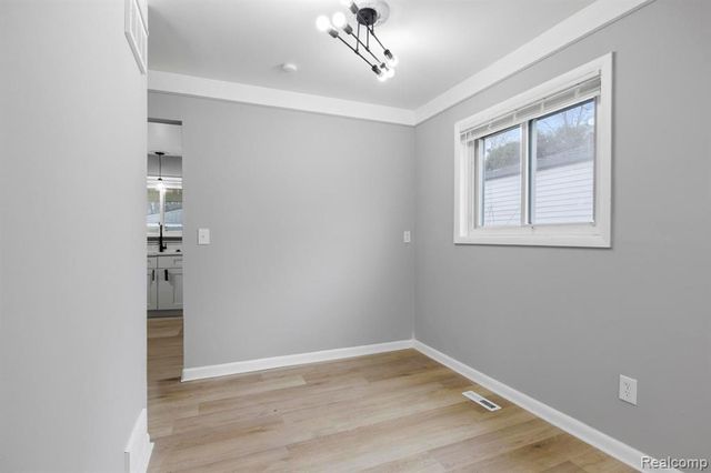 4452 Edgewood Street, Dearborn Heights, MI 48125