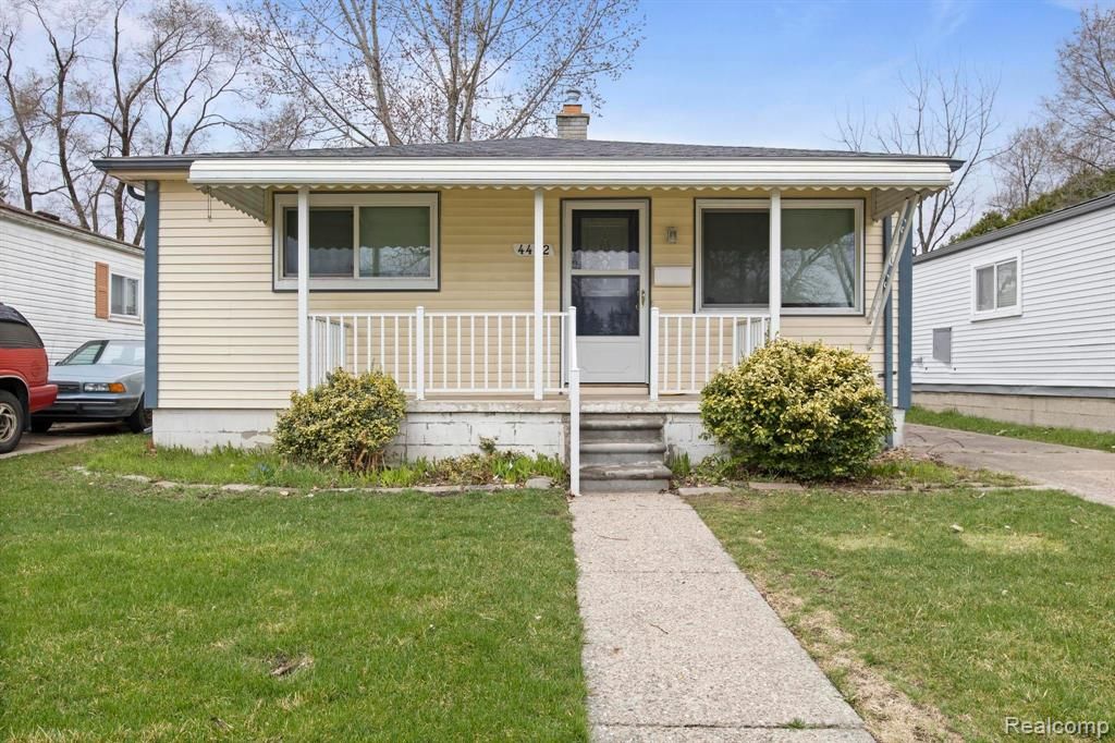 4452 Edgewood Street, Dearborn Heights, MI 48125