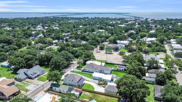 412 Main Street, Bay Saint Louis, MS 39520