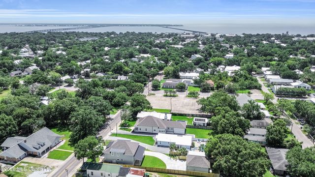 412 Main Street, Bay Saint Louis, MS 39520